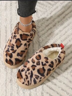 Leopard Print Furry Slide Slippers Tan & Black